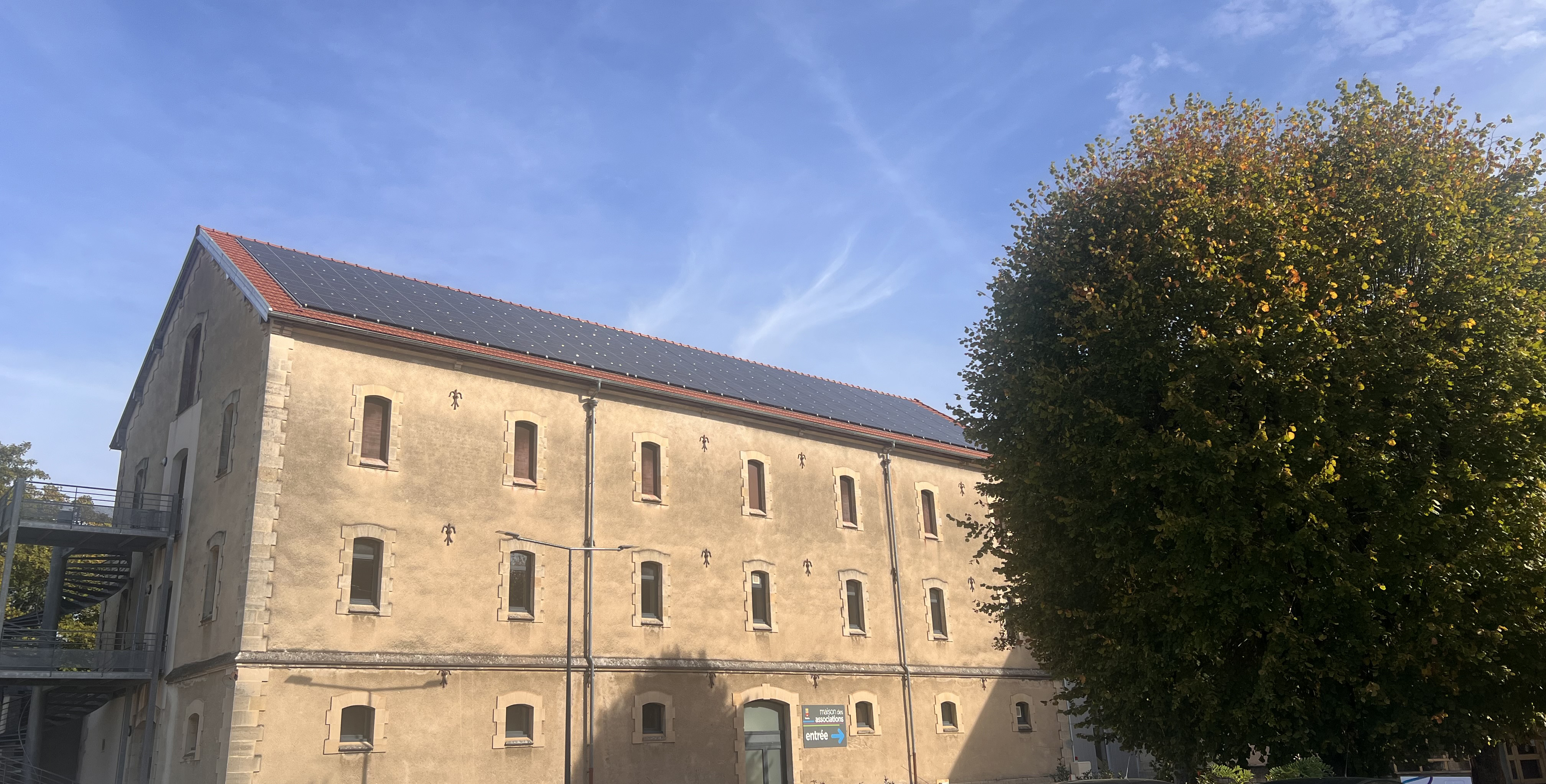 Des panneaux photovoltaïques à la Maison des associations de VESOUL